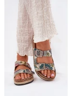 Vzorované dámské pantofle na korkové platformě s přezkami model 21693941 Multikolor - Lee Cooper Vzorované dámské pantofle na korkové platformě s přezkami model 21693941 Multikolor - Lee Cooper