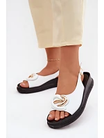 Kožené sandály na platformě s ozdobou model 22133571 Bílé - S.Barski