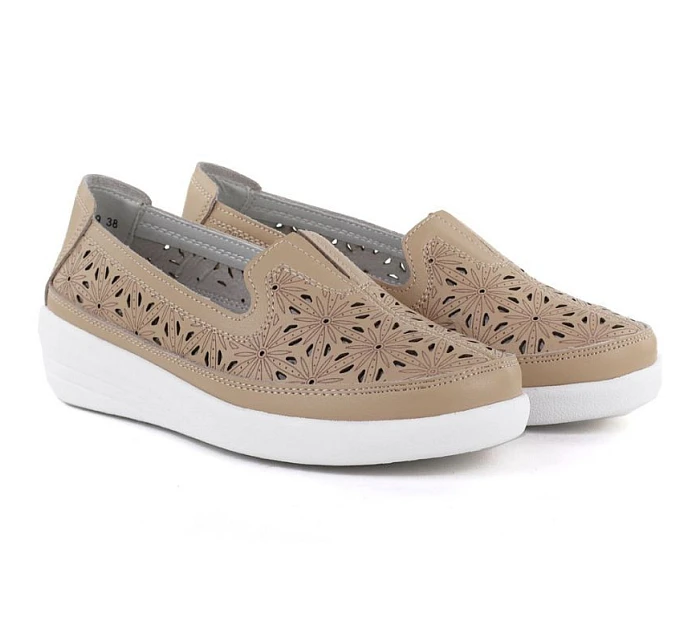 Dámská pohodlná kožená prolamovaná obuv béžová Evento 6849