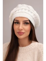 Dámská zimní čepice z vlny s volným střihem a ozdobným pletením K378 bílá Dámská zimní čepice z vlny s volným střihem a ozdobným pletením K378 bílá