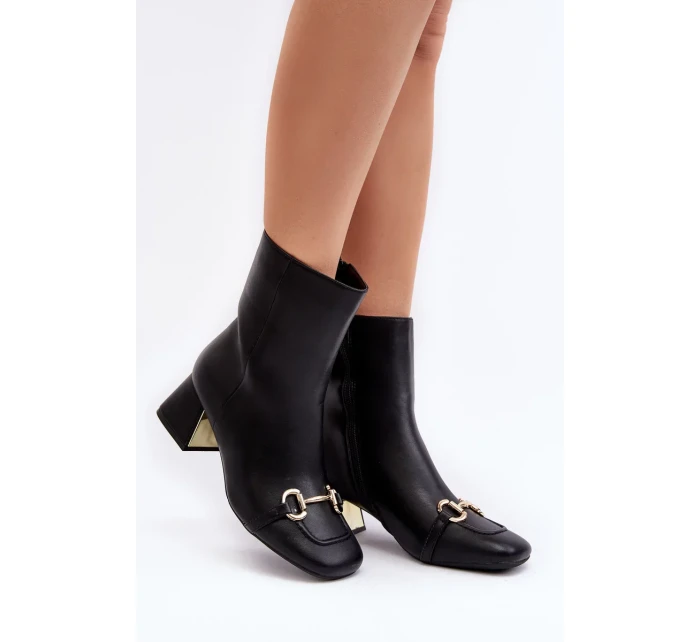 Černé kotníkové boty Adinah na vysokém podpatku s ozdobou Černé kotníkové boty Adinah na vysokém podpatku s ozdobou