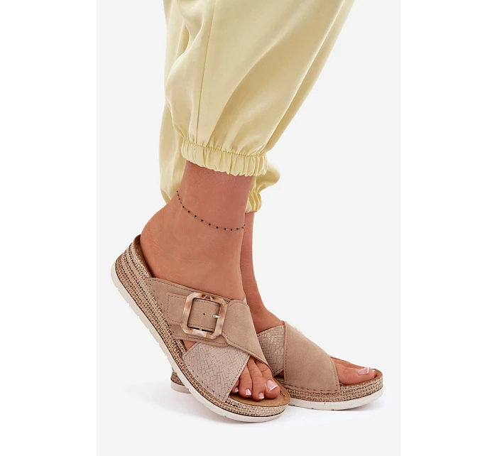 Dámské sandály na platformě s ozdobnou přezkou model 22094938 hnědé - Inblu Dámské sandály na platformě s ozdobnou přezkou model 22094938 hnědé - Inblu