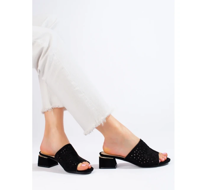 Trendy černé dámské  nazouváky na širokém podpatku