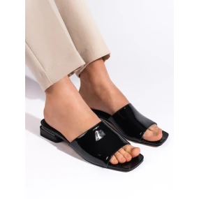 Pěkné  nazouváky černé dámské na širokém podpatku