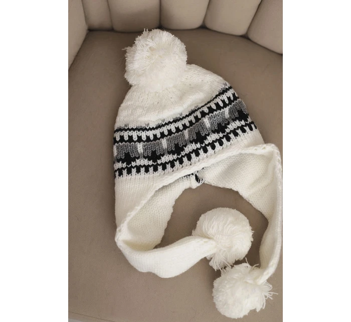 Dámská zimní vlnená čapka s ušnicemi a bambulkami K436 bílá