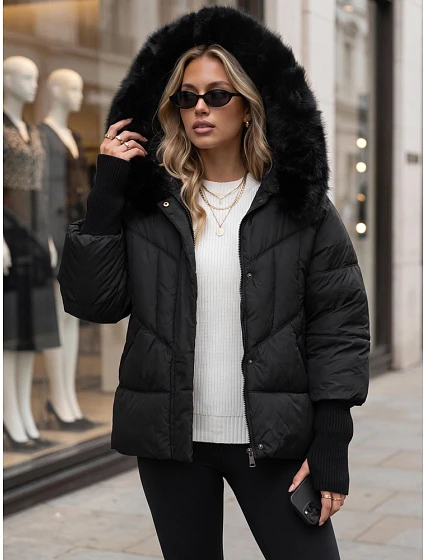 Černá dámská zimní prošívaná bunda s kožešinou FashionStreet TY5741 Černá dámská zimní prošívaná bunda s kožešinou FashionStreet TY5741