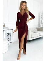 Lesklé dámské šaty ve vínové bordó barvě s výstřihem a rozparkem na noze model 18860510 - numoco Lesklé dámské šaty ve vínové bordó barvě s výstřihem a rozparkem na noze model 18860510 - numoco