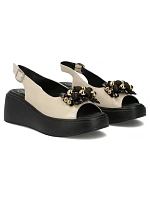 Dámské kožené sandály na zlaté platformě Filippo DS7577