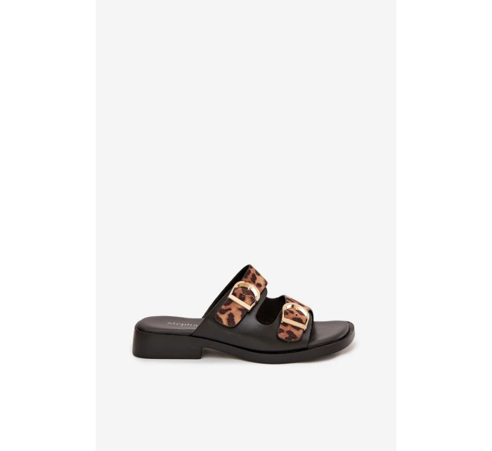 Dámské pantofle se zlatými sponami model 21919174 - Boto