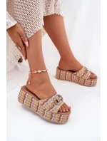 Dámské Sandały Na Klínu S Pletením A Ozdobou Multikolor Isolene Dámské Sandały Na Klínu S Pletením A Ozdobou Multikolor Isolene