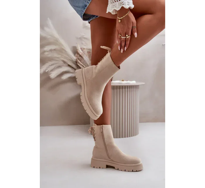 Semišové kotníkové boty na plochém podpatku šněrovací béžové model 20712785 - Kesi Semišové kotníkové boty na plochém podpatku šněrovací béžové model 20712785 - Kesi