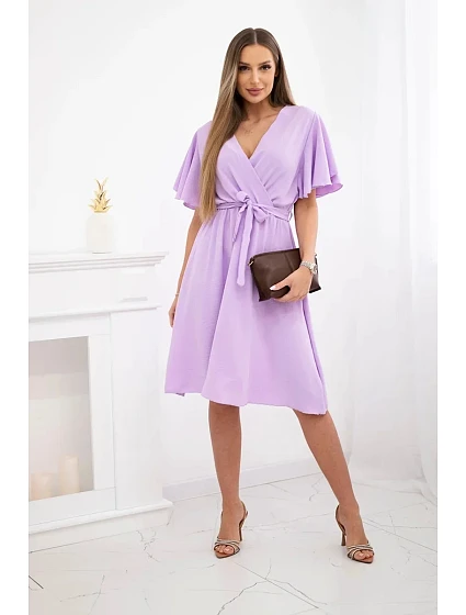 Šaty s model 22048737 výstřihem světle fialová - K-Fashion