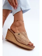 Dámské pantofle na podpatku model 21659185 Beige - SERGIO LEONE