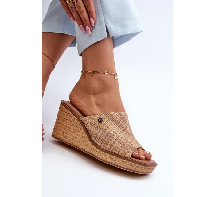 Dámské pantofle na podpatku model 21659185 Beige - SERGIO LEONE