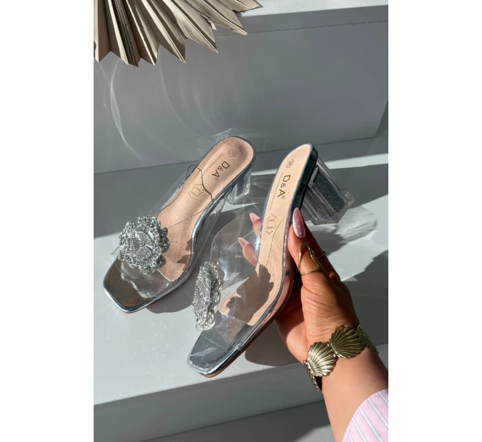 Průhledné nazouváky na podpatku s ozdobou D&A MR1037-20 stříbrné Průhledné nazouváky na podpatku s ozdobou D&A MR1037-20 stříbrné