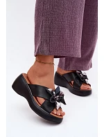 Kožené platformové pantofle s ozdobnou květinou Vinceza 41511 Černé