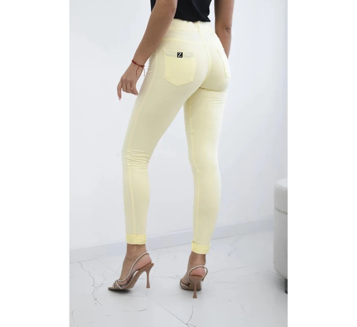 Bavlněné kalhoty se zirkony na zadních kapsách žlutý Bavlněné kalhoty se zirkony na zadních kapsách žlutý