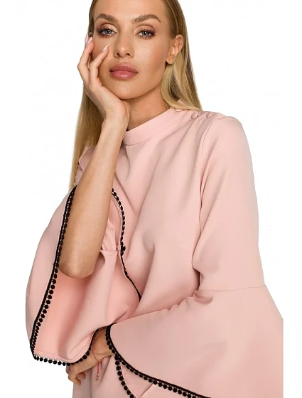 Šaty áčkového střihu s rukávy pudrové model 18004272 - Moe Šaty áčkového střihu s rukávy pudrové model 18004272 - Moe