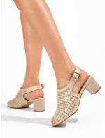 Krásné dámské zlaté sandály na širokém podpatku Krásné dámské zlaté sandály na širokém podpatku