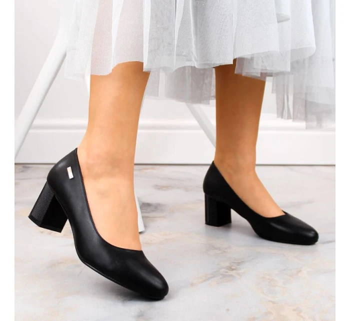 Černé lodičky Sergio Leone W SK314A s ozdobným sloupkem Černé lodičky Sergio Leone W SK314A s ozdobným sloupkem