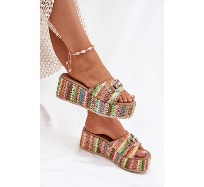 Dámské Pantofle Na Klínu S Pletením A Dekorací Multikolor model 21698886 - Boto Dámské Pantofle Na Klínu S Pletením A Dekorací Multikolor model 21698886 - Boto