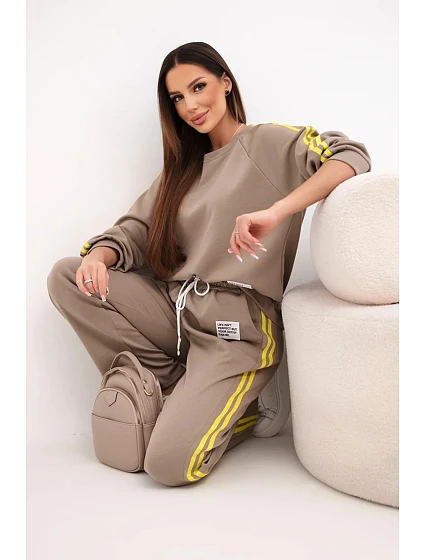 Dámský teplákový komplet Masełko s lampasy a volnou mikinou fango