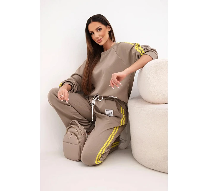 Dámský teplákový komplet Masełko s lampasy a volnou mikinou fango