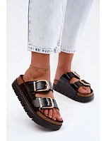 Lakované dámské pantofle na platformě se zlatými klipsy Lee Cooper LCW-26-35-4459L Černé