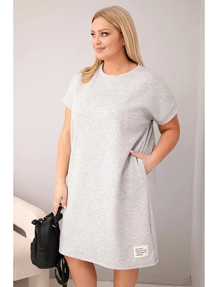 Dámské šaty Plus Size s krátkým rukávem a kapsami šedý melír