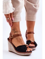 Dámské sandály na klínku s ozdobou černá model 21618450 - Boto Dámské sandály na klínku s ozdobou černá model 21618450 - Boto