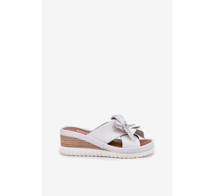 Kožené Dámské Klapky Na Platformě S Ozdobným  model 21695988 - Artiker