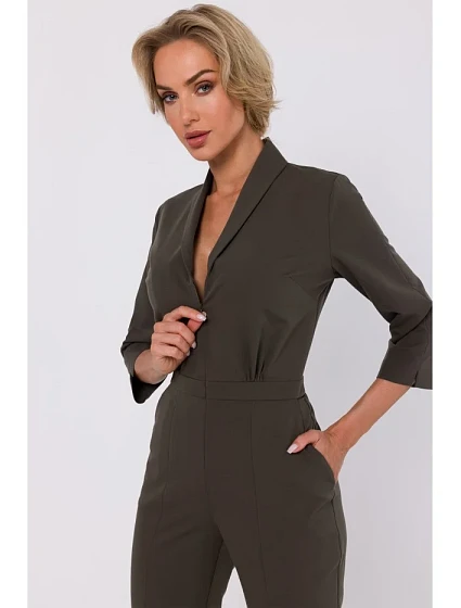 model 18863388 Kombinéza se šálovým límcem khaki barva - Moe model 18863388 Kombinéza se šálovým límcem khaki barva - Moe