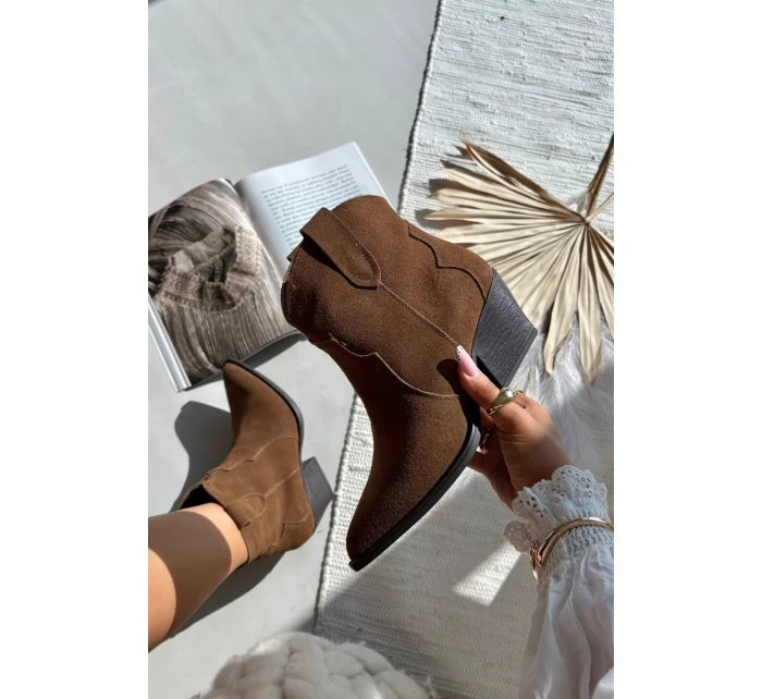 Nazouvací dámské kovbojky z přírodního semiše camel model 21713728 - Boto Nazouvací dámské kovbojky z přírodního semiše camel model 21713728 - Boto