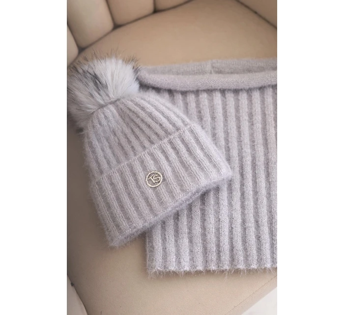 Dámská zimní souprava s bambulí a komin šedý Dámská zimní souprava s bambulí a komin šedý