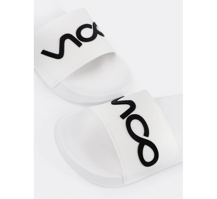 Pohodlné dámské bílé  nazouváky na plochém podpatku