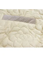 Tenká dámská bunda v krémové barvě s ozdobným prošíváním (JIN226) Tenká dámská bunda v krémové barvě s ozdobným prošíváním (JIN226)