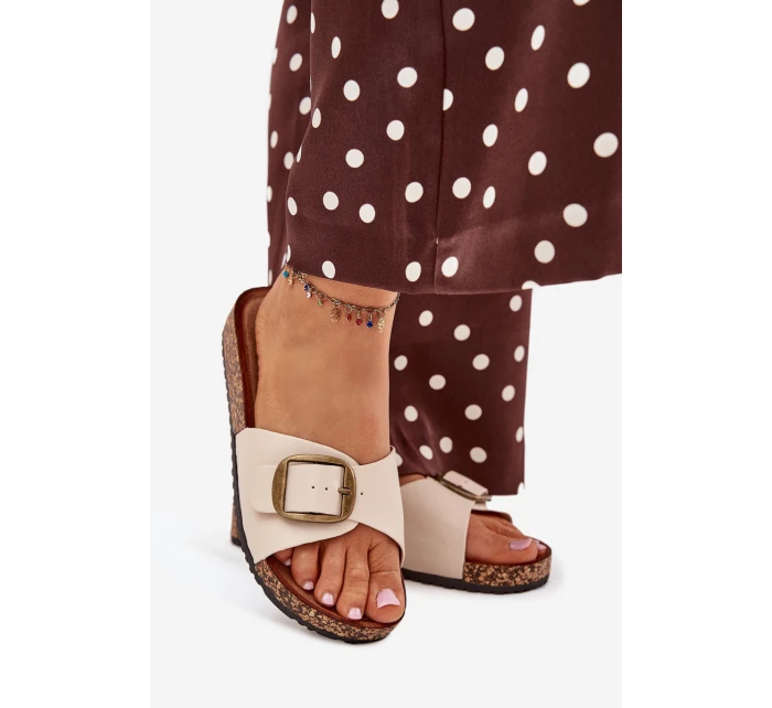 Dámské sandály na korkové platformě s přezkou béžové model 21704200 - Boto Dámské sandály na korkové platformě s přezkou béžové model 21704200 - Boto