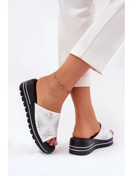 Dámské kožené pantofle na klínu model 21695138 bílé - VINCEZA