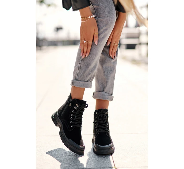 Zateplené semišové dámské botky Trapery černé Jailina Zateplené semišové dámské botky Trapery černé Jailina