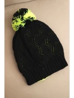 Dámská zimní čepice s vlnou v ozdobném pletení s bambulí K467 černá Dámská zimní čepice s vlnou v ozdobném pletení s bambulí K467 černá