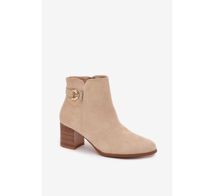 Zateplené dámské kotníkové boty na podpatku se zlatým detailem béžové model 21708228 - Boto Zateplené dámské kotníkové boty na podpatku se zlatým detailem béžové model 21708228 - Boto