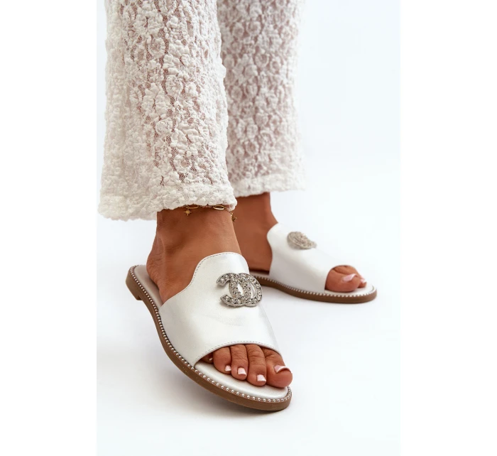 Elegantní Dámské Lesklé Žabky S Ozdobou S.Barski KV27-050 Stříbrné Elegantní Dámské Lesklé Žabky S Ozdobou S.Barski KV27-050 Stříbrné