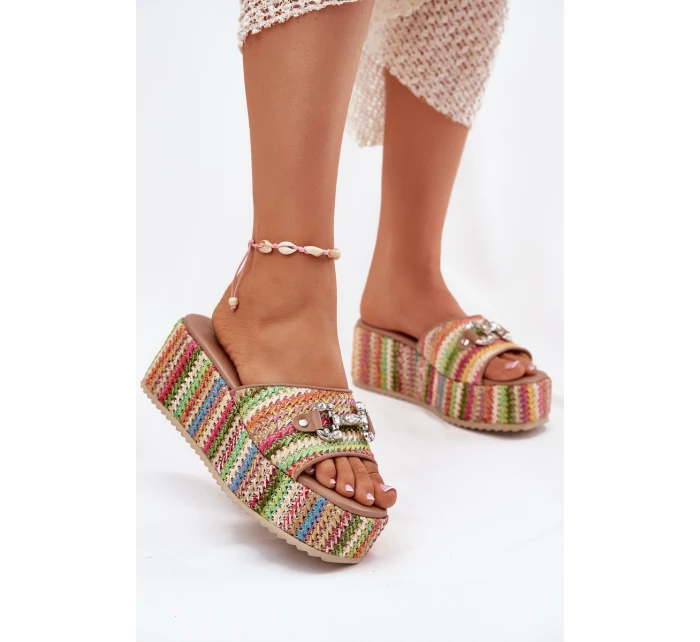 Dámské Pantofle Na Klínu S Pletením A Dekorací Multikolor model 21698886 - Boto Dámské Pantofle Na Klínu S Pletením A Dekorací Multikolor model 21698886 - Boto