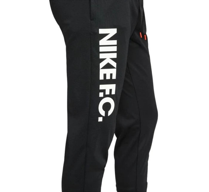 Pánské tepláky NK Dri-Fit FC Liber M DC9016 010 - Nike Pánské tepláky NK Dri-Fit FC Liber M DC9016 010 - Nike