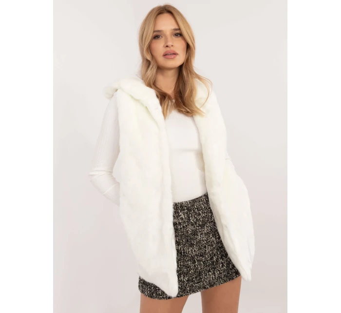 Kamizelka AT KZ model 20608922 ecru - FPrice Kamizelka AT KZ model 20608922 ecru - FPrice