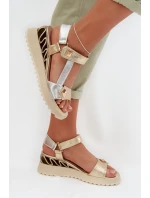 Kožené dámské sandály na platformě model 22028036 Zlaté - D&A