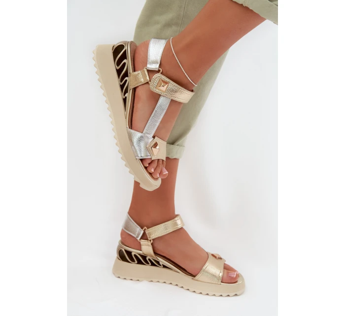 Kožené dámské sandály na platformě model 22028036 Zlaté - D&A