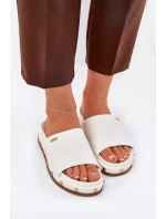 Dámské pantofle na platformě s cvočky Big Star – bílé Dámské pantofle na platformě s cvočky Big Star – bílé