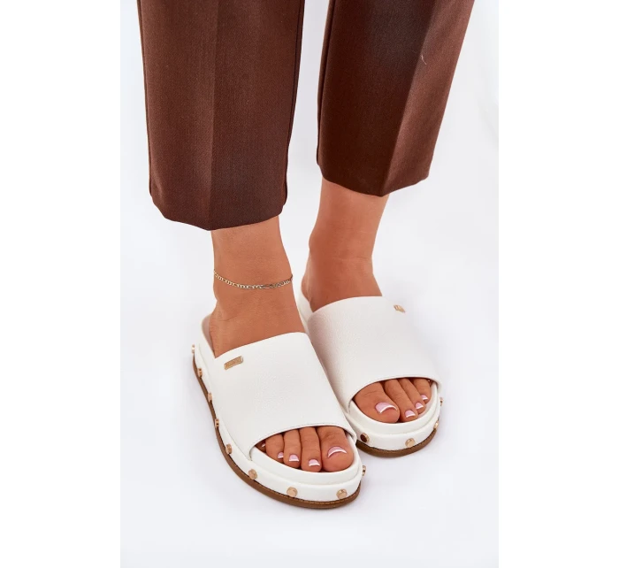 Dámské pantofle na platformě s cvočky Big Star – bílé Dámské pantofle na platformě s cvočky Big Star – bílé