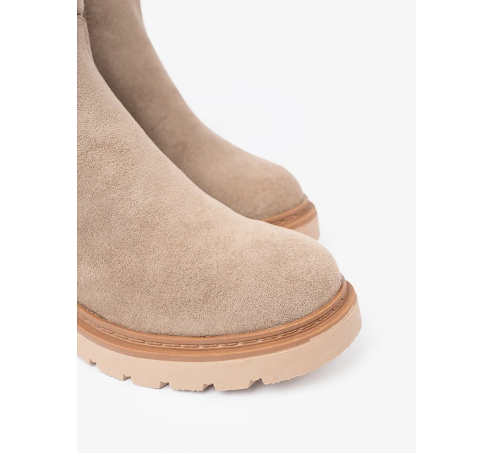 Výborné dámské hnědé kotníčkové boty na plochém podpatku Výborné dámské hnědé kotníčkové boty na plochém podpatku